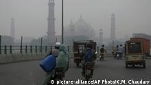 Pakistan: Smog poses threat to tens of thousands