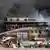 Brennendes Einkaufszentrum in Kabul (Foto: AP)