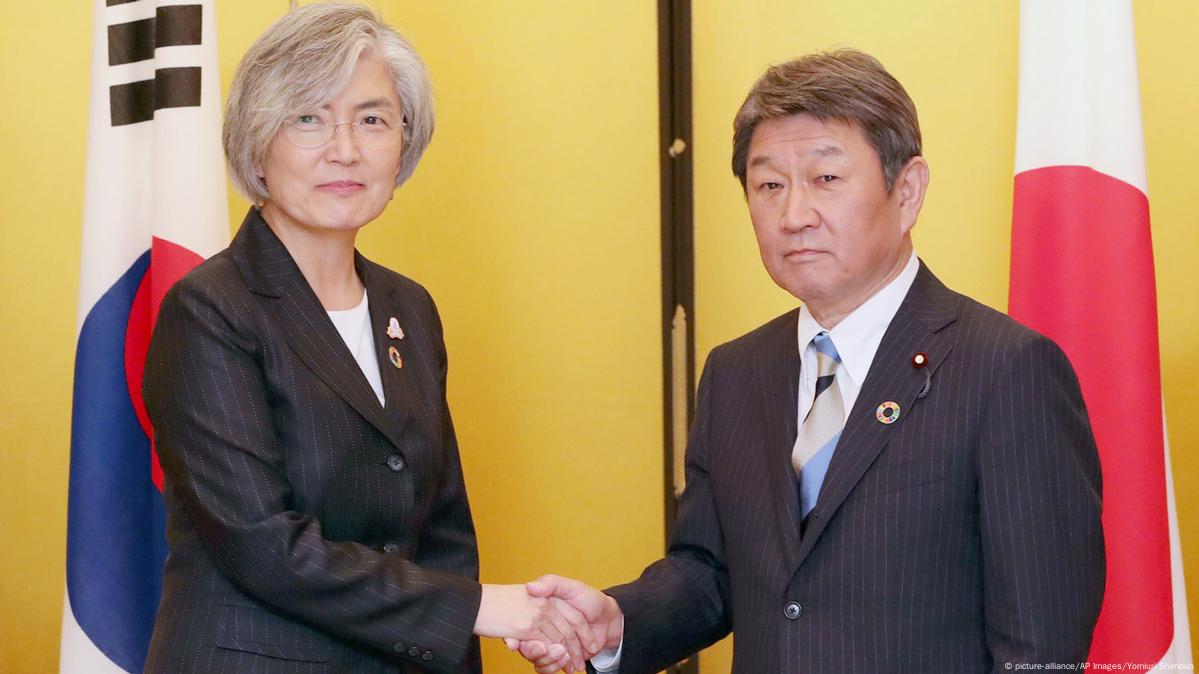 Japan, South Korea to discuss bilateral tensions next month – DW – 11 ...