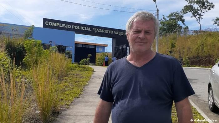 Federico Coppens, padre de Amaya, espera una oportunidad para ver a su hija presa en la cárcel de El Chipote. 