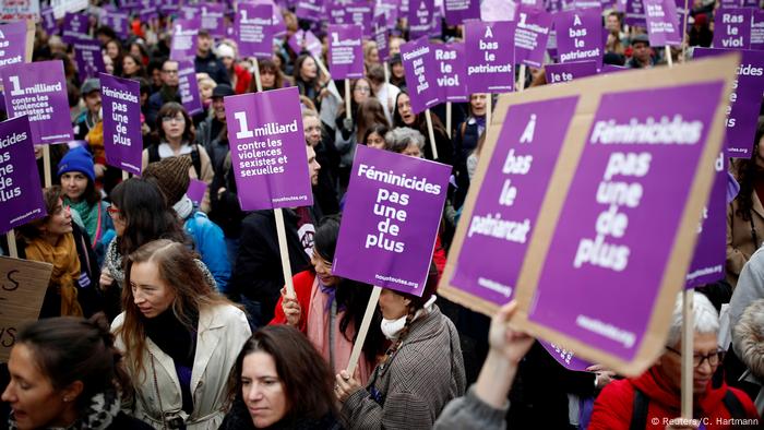 Paris Demonstration gegen Frauenmorde und Gewalt gegen Frauen