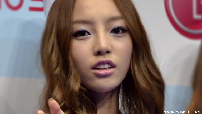 Boa Korean Porn Star - K-pop death stokes bullying debate in South Korea â€“ DW â€“ 11/26/2019