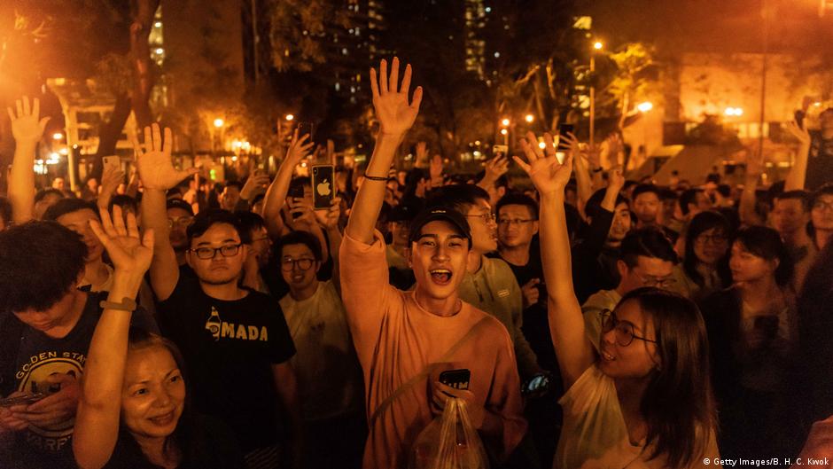 区议员宣誓效应影响 香港区议会续现辞职潮 | 德国之声 来自德国 介绍德国 | DW - Vimarsana News