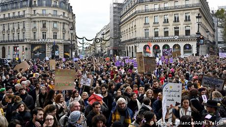People demonstrating in Paris (picture-alliance/AA/M. Yalcin)