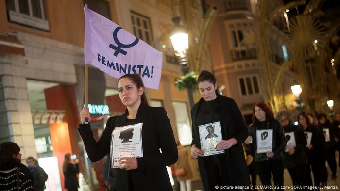 Spanien: Schweigemarsch gegen Gewalt gegen Frauen in Malaga (picture-alliance / ZUMAPRESS.com/SOPA Images/J. Merida)