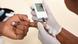 Paciente faz teste de diabetes Paciente faz teste de diabetes