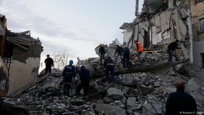 Starkes Erdbeben Erschuttert West Albanien Aktuell Europa Dw 26 11 2019