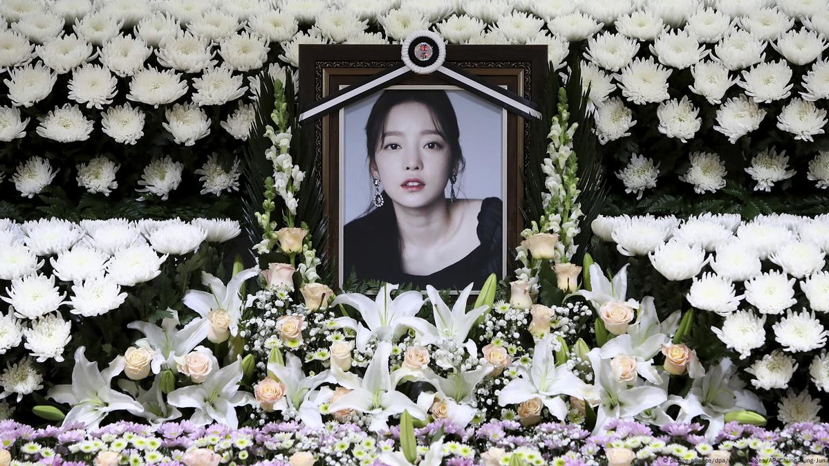 S. Korea celebrity suicides put focus on gender inequality – DW – 02/11/2021