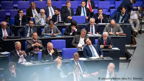 Τέρμα "στη δικτατορία του κορονοϊού" ζητά η AfD