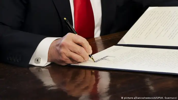 USA Präsident Trump unterzeichnet eine Verordnung