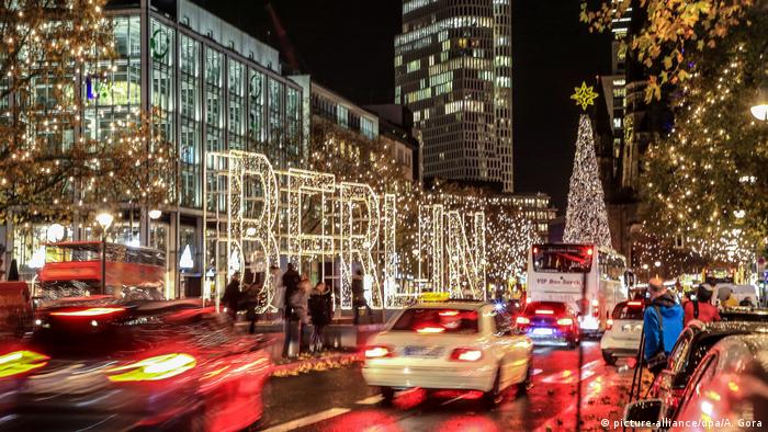 Найгламурніша вулиця Берліна - Курфюрстендамм - на час Різдва стає справжньою казкою