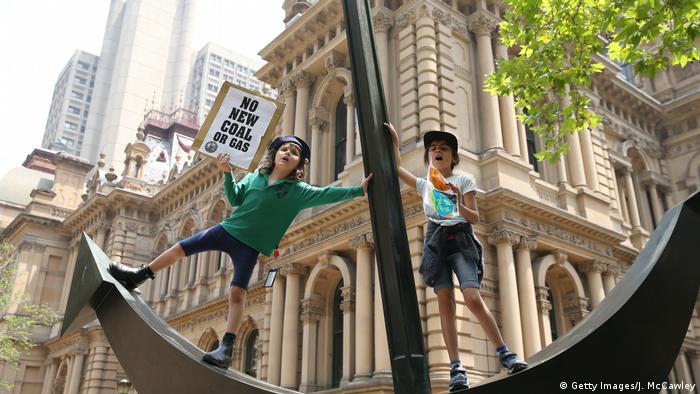 Students and protestors gather Sydney Town Hall on November 29, 2019 in Sydney, (Getty Images/J. McCawley)