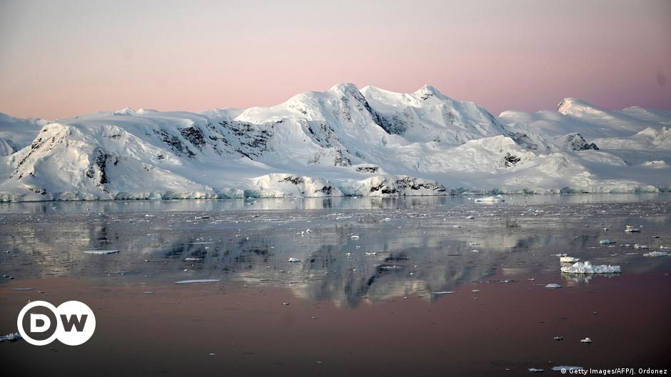 massive-iceberg-breaks-off-from-antarctica