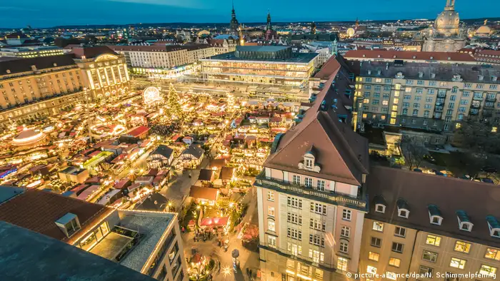 Le marché de Noël Striezelmarkt illumine la ville de Dresde