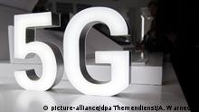 5G steht in grossen Buchstaben am 25.02.2019 auf dem Mobile World Congress (MWC) in Barcelona (Spanien) am Stand von Xiaomi. Foto: Andrea Warnecke | Verwendung weltweit