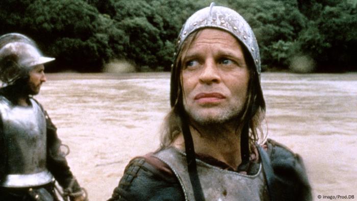 Werner Herzog Filmszene mit Klauk Kinski in Aguirre, der Zorn Gottes (imago/Prod.DB)