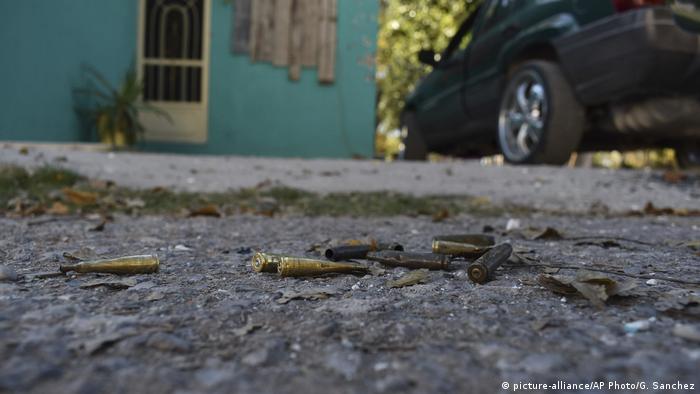 Foto simbólica de casquillos de bala en una calle de México en una imagen de archivo.