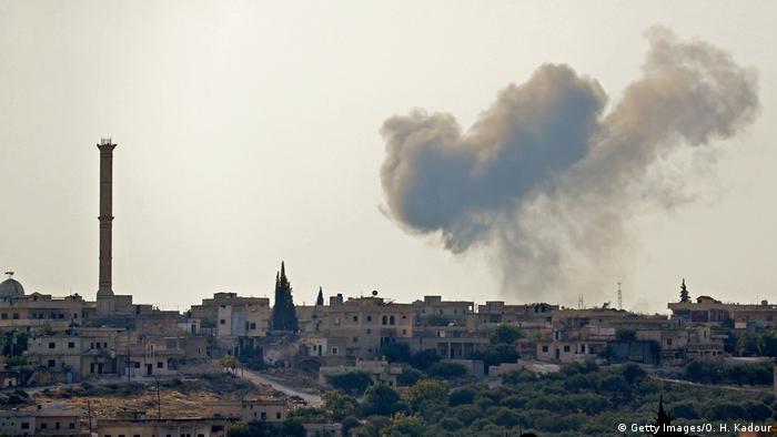 Smoke blows over the village of Bsaqla during reported strikes by Syrian pro-regime forces. Omar HAJ KADOUR / AFP.