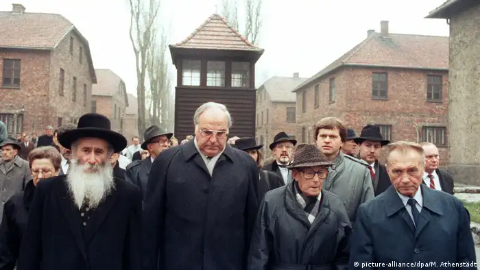 Polen NS-Vernichtungslager Auschwitz l Besuch von Bundeskanzler Helmut Kohl