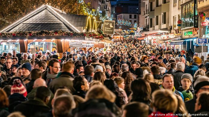A large crowd of people at the Christmas market in Frankfurt