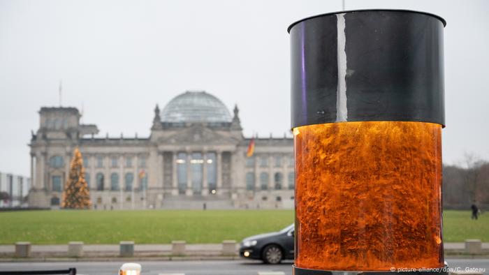 Holocaust Memorial With Victim Ashes Erected In Berlin Germany News And In Depth Reporting From Berlin And Beyond Dw 02 12 19