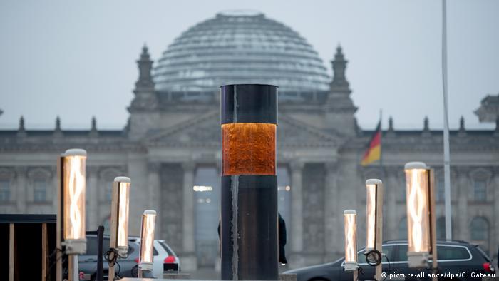 Holocaust Memorial With Victim Ashes Erected In Berlin Germany News And In Depth Reporting From Berlin And Beyond Dw 02 12 2019