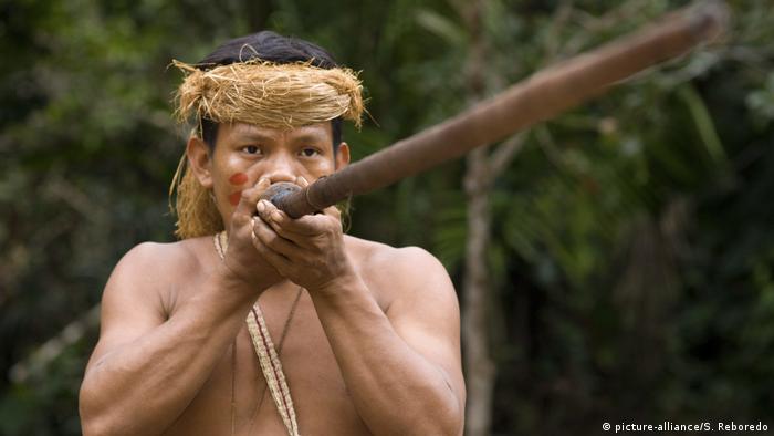 Un integrante de la tribu Yagua, en la Amazonía peruana.