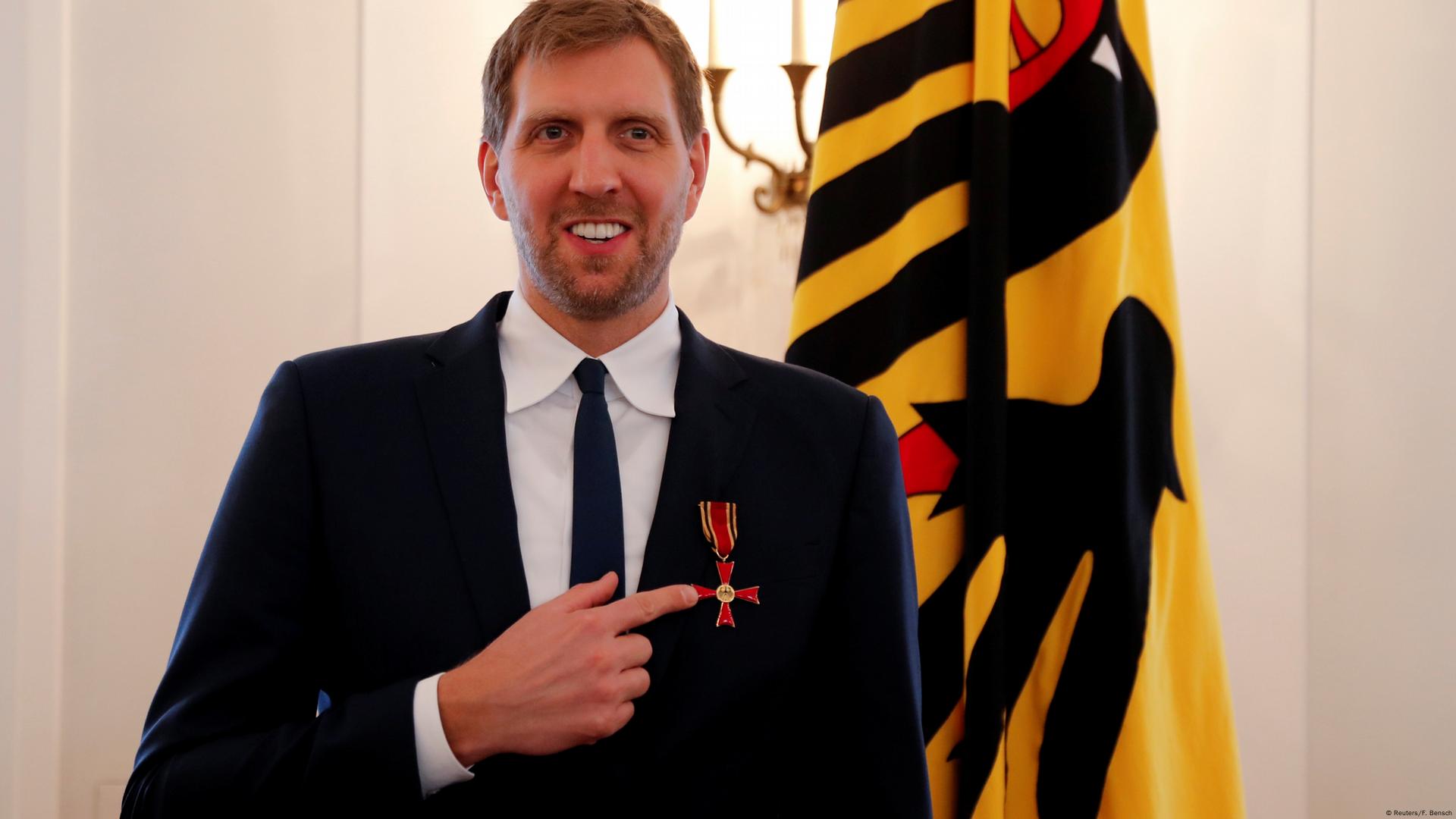 Dirk Nowitzki receives top German honor – DW – 12/04/2019