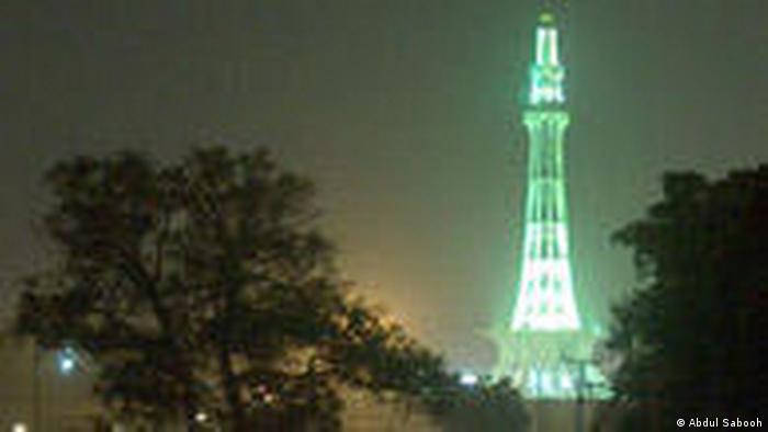 Pakistan Minar-e-Pakistan Minarett im Iqbal Park in Lahore (Abdul Sabooh)
