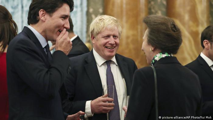 Kryeministri i Kanadasë, Justin Trudeau me homologun e tij britanik , Boris Johnson dhe princesha Anne, gjatë pritjes në Buckingam Paloace,. e