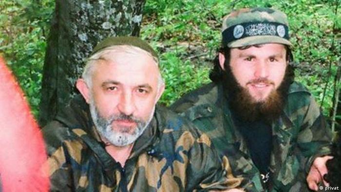 Зелимхан Хангошвили (справа) рядом с лидером Ичкерии Асланом Масхадовым (фото из архива)