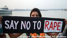 Indian activist hold a poster to staged a protest against the brutal rape and murder of 27-year-old veterinary doctor in Hyderabad, in Kolkata, India on Saturday , 30th November, 2019. The 25-year-old veterinary doctor, who works in a state-run hospital, was brutally gang raped and killed and then her body burned on the city outskirts on Thursday night allegedly by four lorry workers. (Photo by Sonali Pal Chaudhury/NurPhoto) | Keine Weitergabe an Wiederverkäufer.