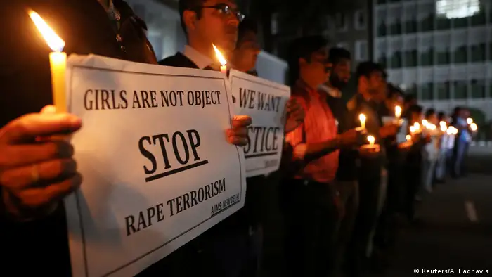 Indien Protest gegen der Vergewaltigung einer Studentin in New Delhi