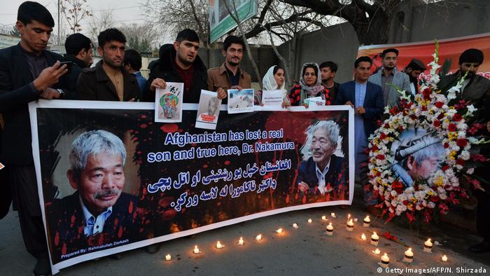 Afghan's hold a sign mourning the death of Tetsu Nakamura