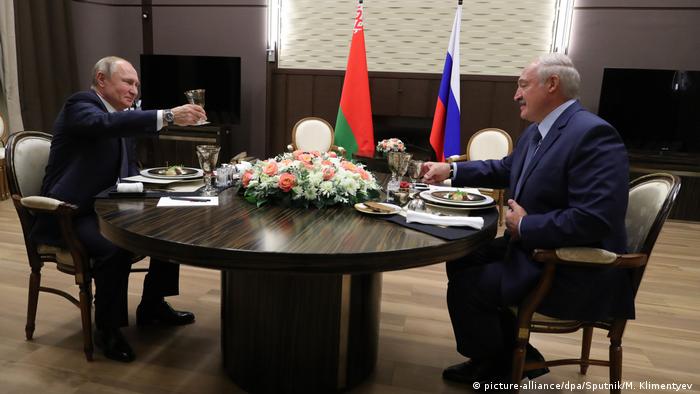 Владимир Путин и Александр Лукашенко на встрече в Сочи