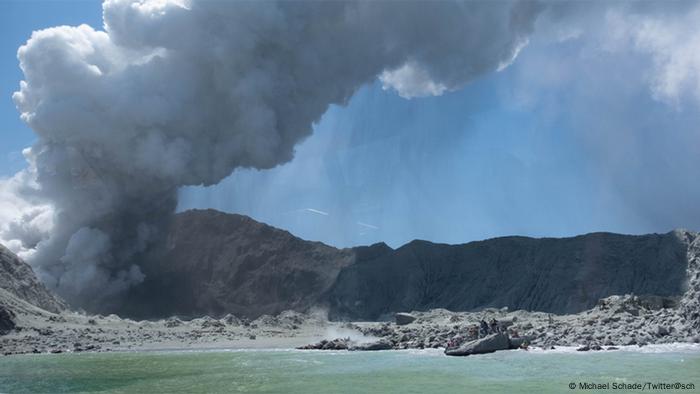 Vulkanausbruch In Neuseeland Uberrascht Touristen Aktuell Welt Dw 09 12 2019