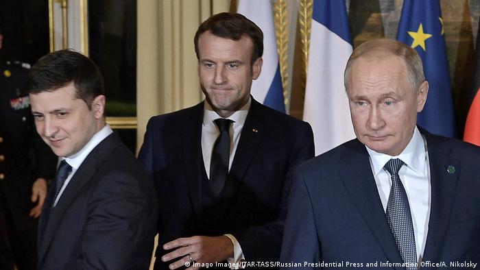Президенти України, Франції та РФ Володимир Зеленський, Еммануель Макрон і Володимир Путін на зустрічі нормандської четвірки у Парижі 9 грудня 2019 року. 