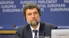 BRUSSELS, BELGIUM - DECEMBER 11: Member of the International Peace and Reconciliation Initiative (IPRI) delegation to Turkey Osman Kavala is seen during a joint press conference with Chair of the Confederal Group of the European United Left - Nordic Green Left at the European Parliament Gabriele Zimmer, Chair of IPRI Judge Essa Moosa, French politician Francis Wurtz and Chair of the EU Turkey Civic Commission (EUTCC) Kariane Westrheim after 11th International Conference on the European Union, Turkey, the Middle East and the Kurds at European Parliament headquarters in Brussels, Belgium on December 11, 2014. (Dursun Aydemir/Anadolu Agency) | Keine Weitergabe an Wiederverkäufer.