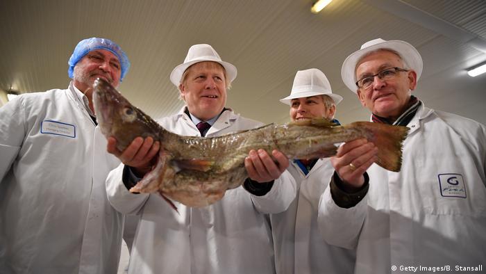 Großbritannien | Wahlkampf | Boris Johnson versteigert Fisch