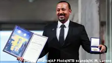 Ethiopia's Prime Minister Abiy Ahmed poses for the media after receiving the Nobel Peace Prize during the award ceremony in Oslo City Hall, Norway, Tuesday Dec. 10, 2019. (Håkon Mosvold Larsen/NTB Scanpix via AP) |