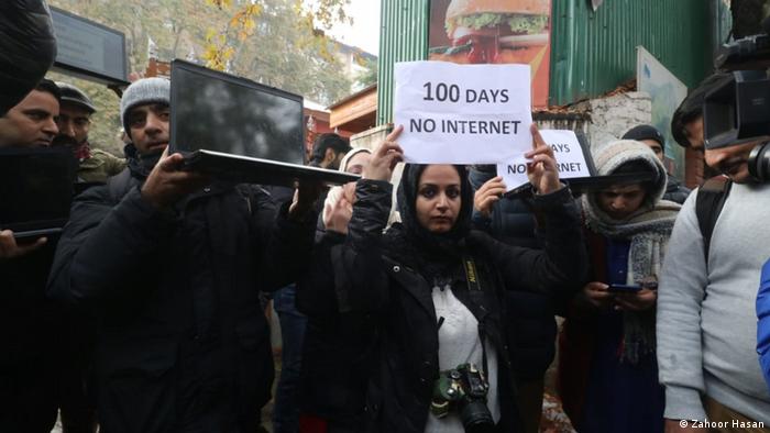 Indien l Internetblockade für Kaschmir l Journalisten im Medienzentrum in Srinagar