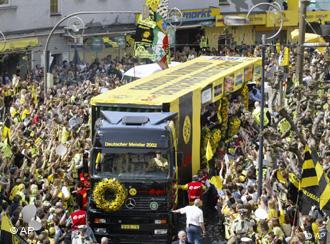 Borussia Dortmund Fans And Investors Aren T On The Same Team Business Economy And Finance News From A German Perspective Dw 13 05 11