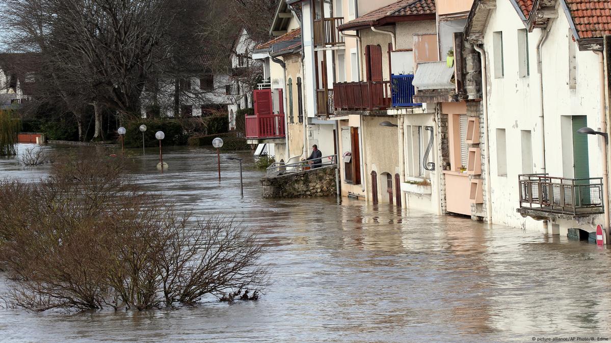 Во Франции десятки тысяч домов остались без электричества – DW – 15.12.2019