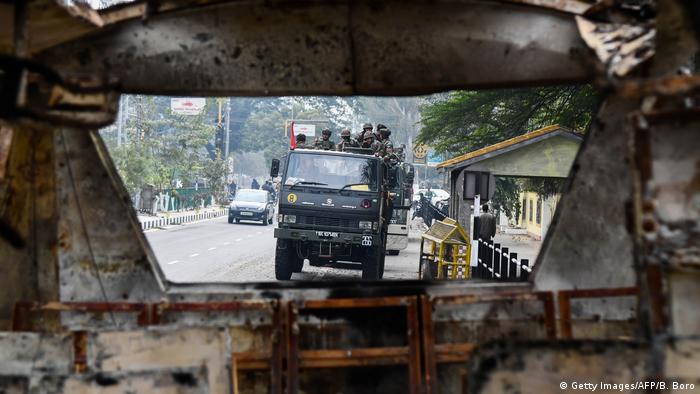 Viele Soldaten sind in der Stadt Guwahati im Einsatz, um die Proteste unter Kontrolle zu halten (Foto: Getty Images/AFP/B. Boro)