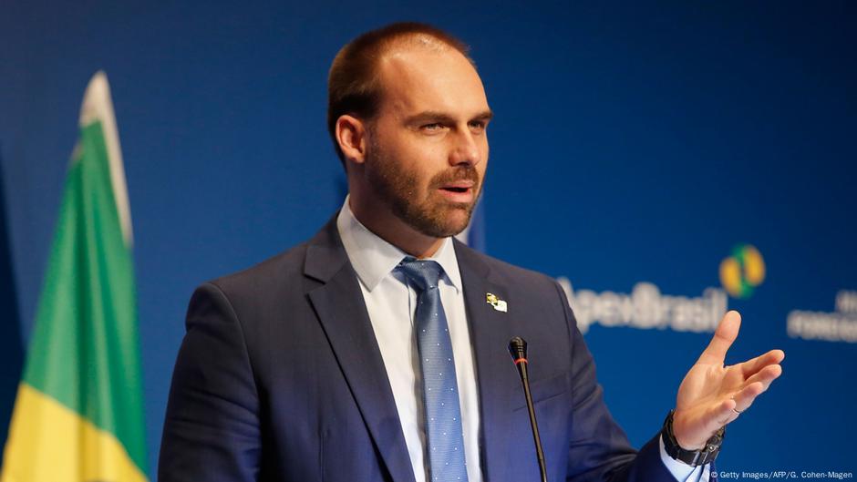 Eduardo Bolsonaro cogita se licenciar e permanecer nos EUA