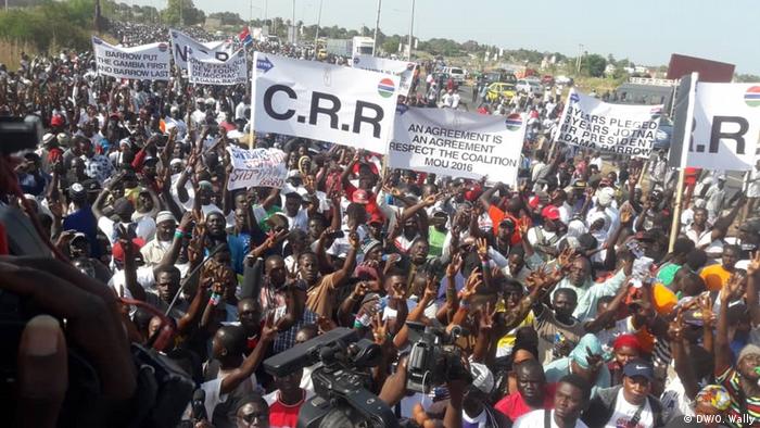 Gambia Protest gegen Präsident Adama Barrow, Rücktrittsforderung