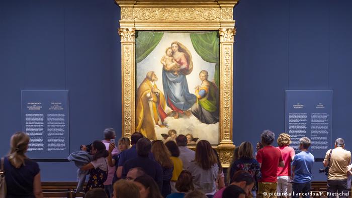 Сікстинську Мадонну Рафаеля можна буде побачити у відкритій після ремонду картинній галереї Дрездена