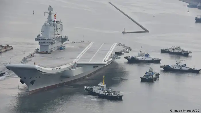 China erster selbstgebauter Flugzeugträger in Dienst gestellt