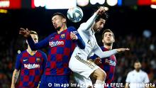  FC Barcelona, Barca s defender Clement Lenglet L vies for the ball against Real Madrid s midfielder Isco 2-R during the Spanish LaLiga soccer match between FC Barcelona and Real Madrid at Camp Nou stadium, in Barcelona, Spain, 18 December 2019. Barcelona faces Real Madrid in their Spanish LaLiga soccer match, initially scheduled on 26 October 2019. FC Barcelona vs Real Madrid CF ACHTUNG: NUR REDAKTIONELLE NUTZUNG PUBLICATIONxINxGERxSUIxAUTxONLY Copyright: xEnricxFontcubertax GRAF1578 20191218-637122969684709935