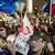 Demonstranten protestieren gegen Justizwechsel in Warschau